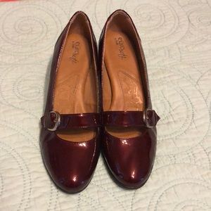 Wine patten pumps